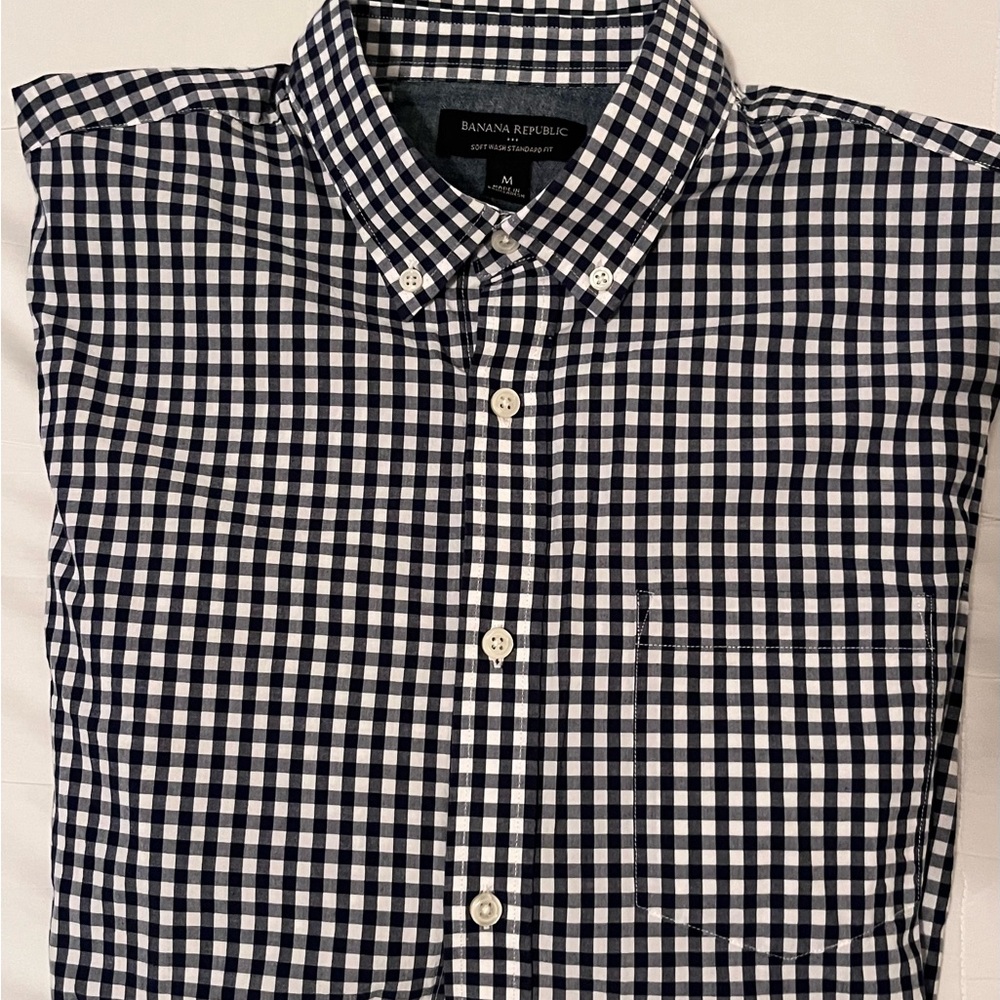 Banana Republic Soft Wash Standard Fit dress shirt.